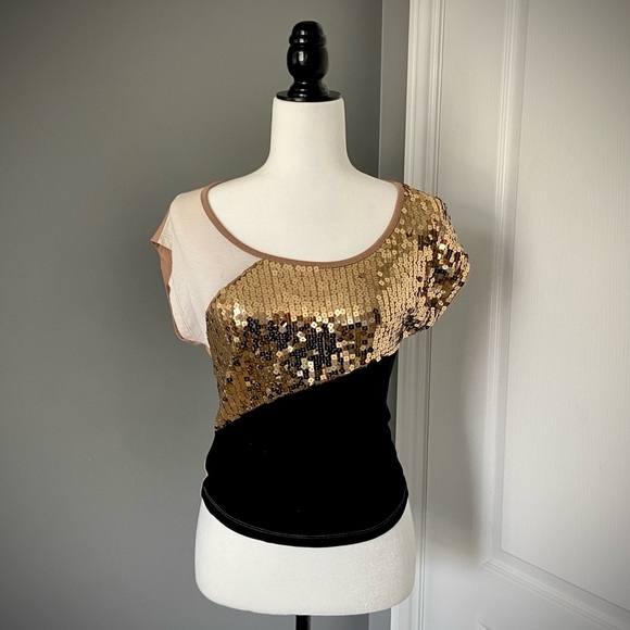 4 for $20 🖤 BEBE Flutter Sleeve Sequin Top